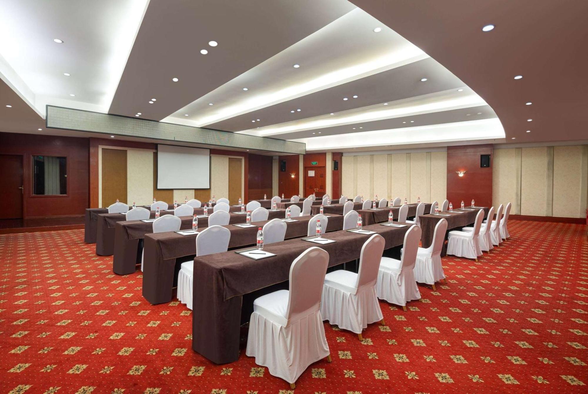 Hotel Ramada Plaza By Wyndham Chongqing West Exterior foto