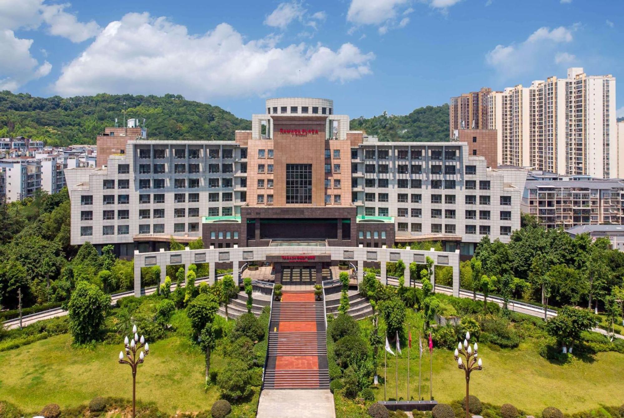 Hotel Ramada Plaza By Wyndham Chongqing West Exterior foto